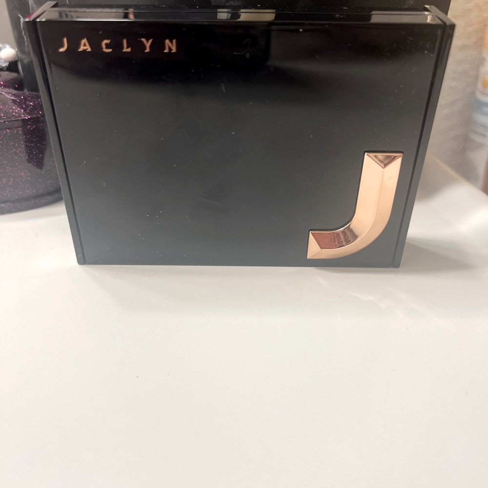 Jaclyn Cosmetics blush & contour palette